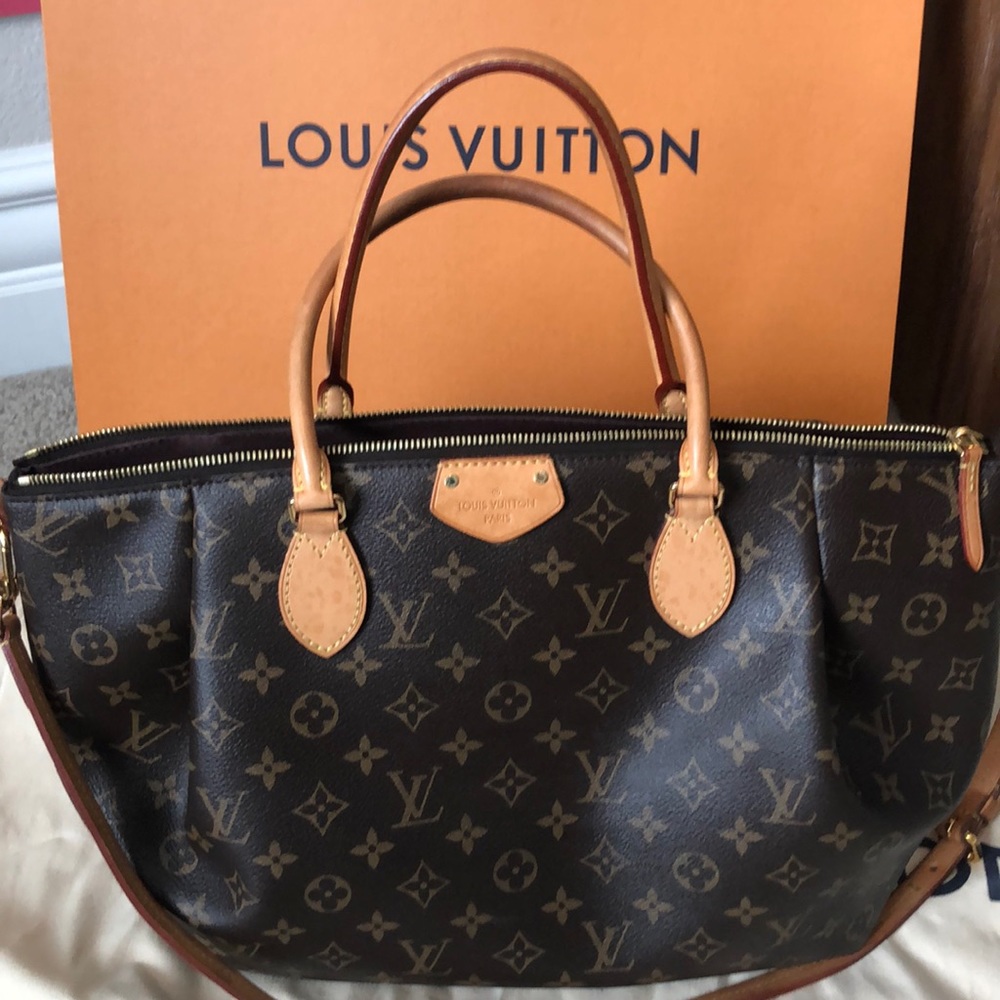 Gently used Louis Vuitton bag!  Beautiful!